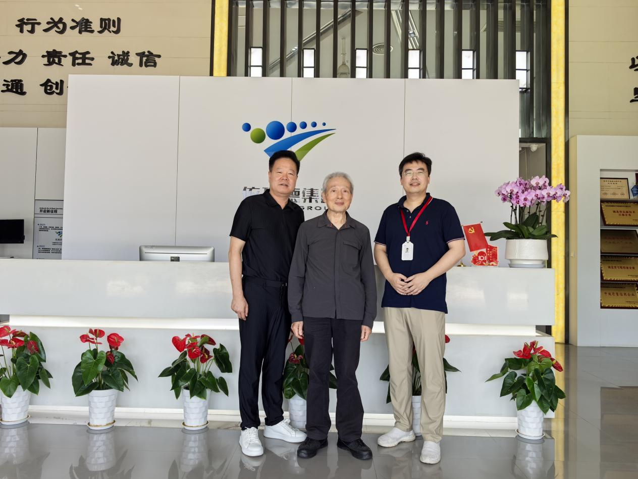 著名腫瘤病因?qū)W專家考察依瑞德集團，探討腦科學(xué)與腫瘤心身醫(yī)學(xué)的創(chuàng)新融合